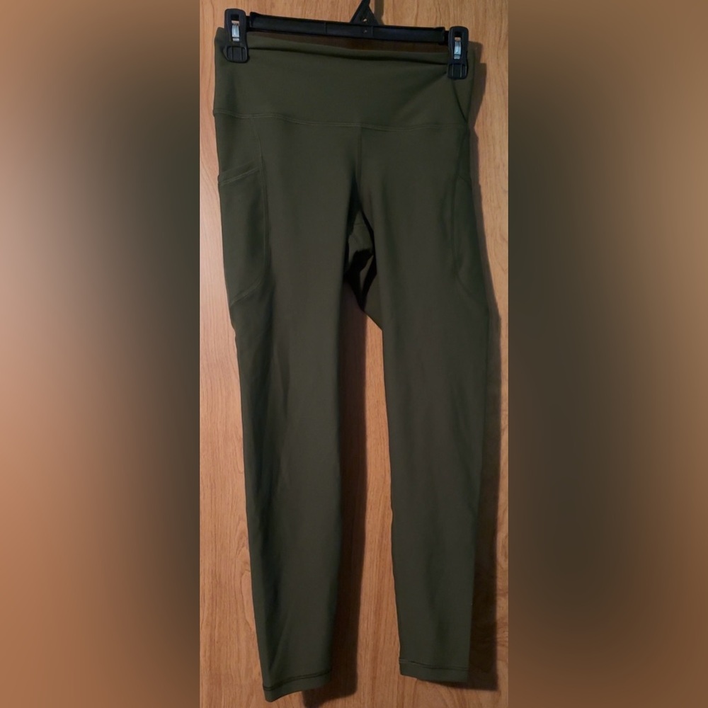 NWOT Old Navy Powersoft High Rise 7/8 Leggings